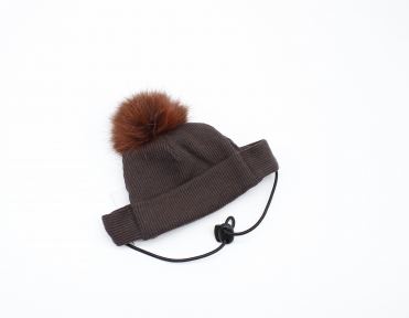 Шапка з помпоном трикотаж коричнева, М