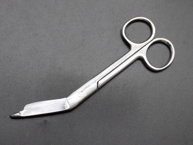 Ножиці медичні для розрізання пов'язок, з гудзиком, вигнуті, 14 см, 45 мм.