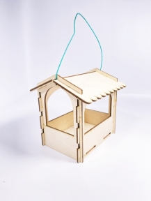 Кормушка для уличных птиц.